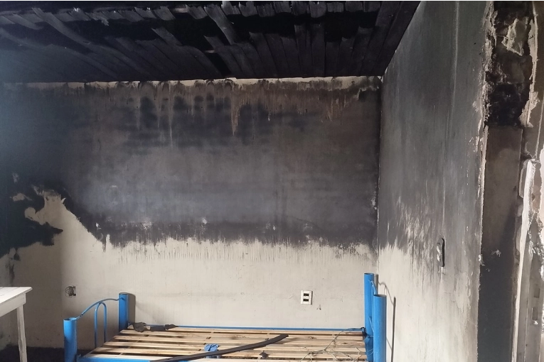 Un niño jugaba con un encendedor y provocó un incendio que dañó una vivienda