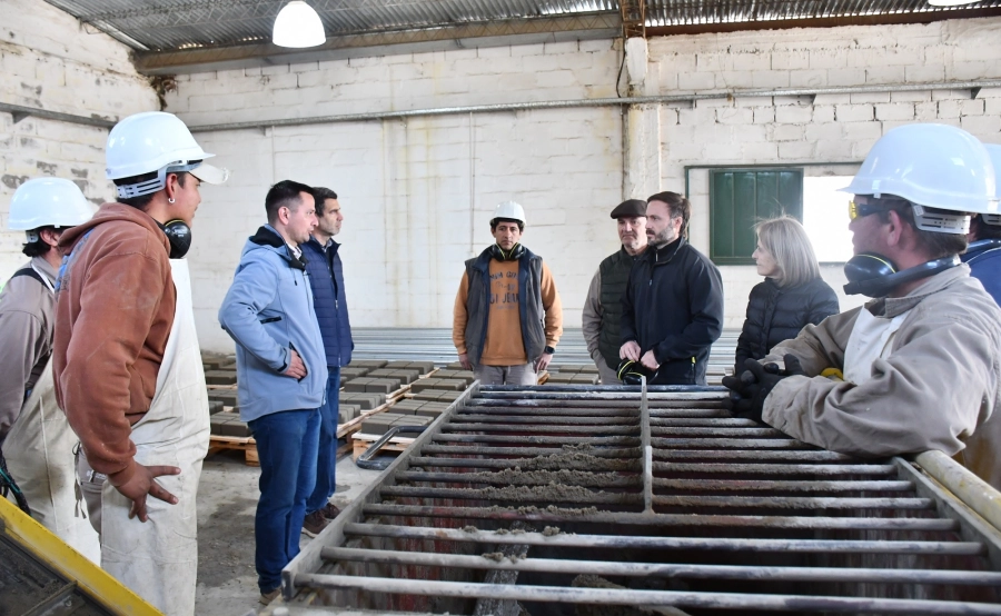El intendente visit&oacute; las instalaciones de la planta.