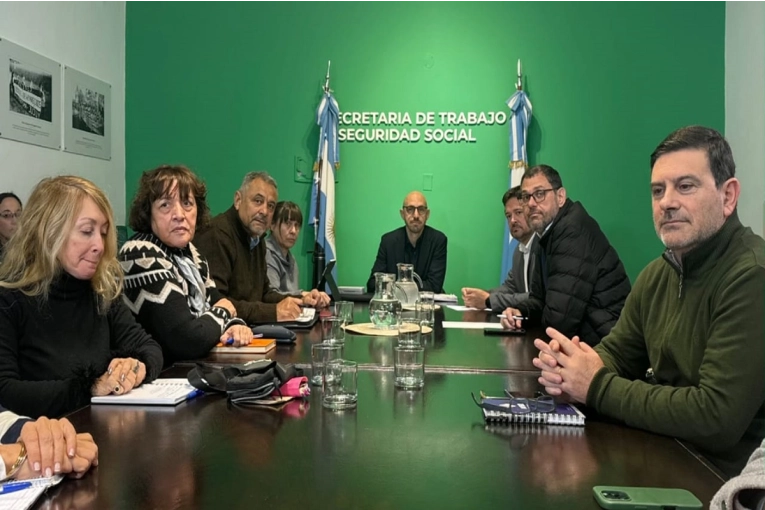 Provincia mejoró la propuesta a los estatales y anunció que liquidará los haberes de julio con aumento