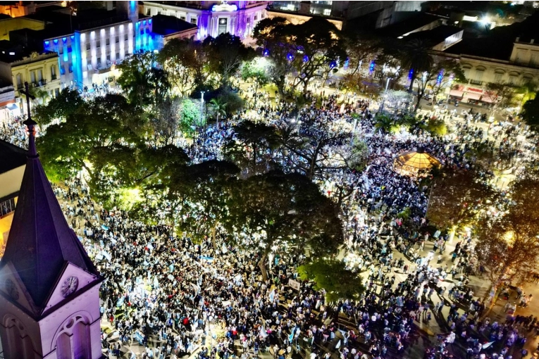 Concordia volvió a volcarse a las calles para festejar el pase de Argentina a la final