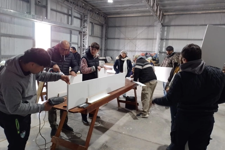 CAFESG destacó el desarrollo del curso de armado de muebles en Federación