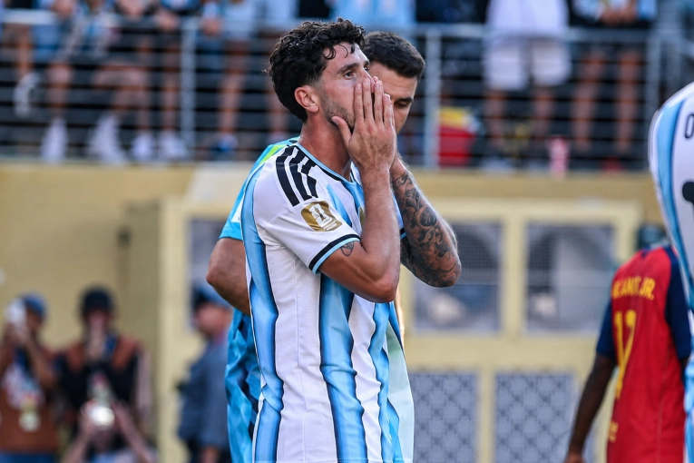 Senesi ingresó en el alargue de la final del mundo