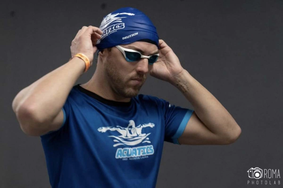 Laur&iacute;a se desempe&ntilde;a como profesor de nataci&oacute;n en Salto Grande.