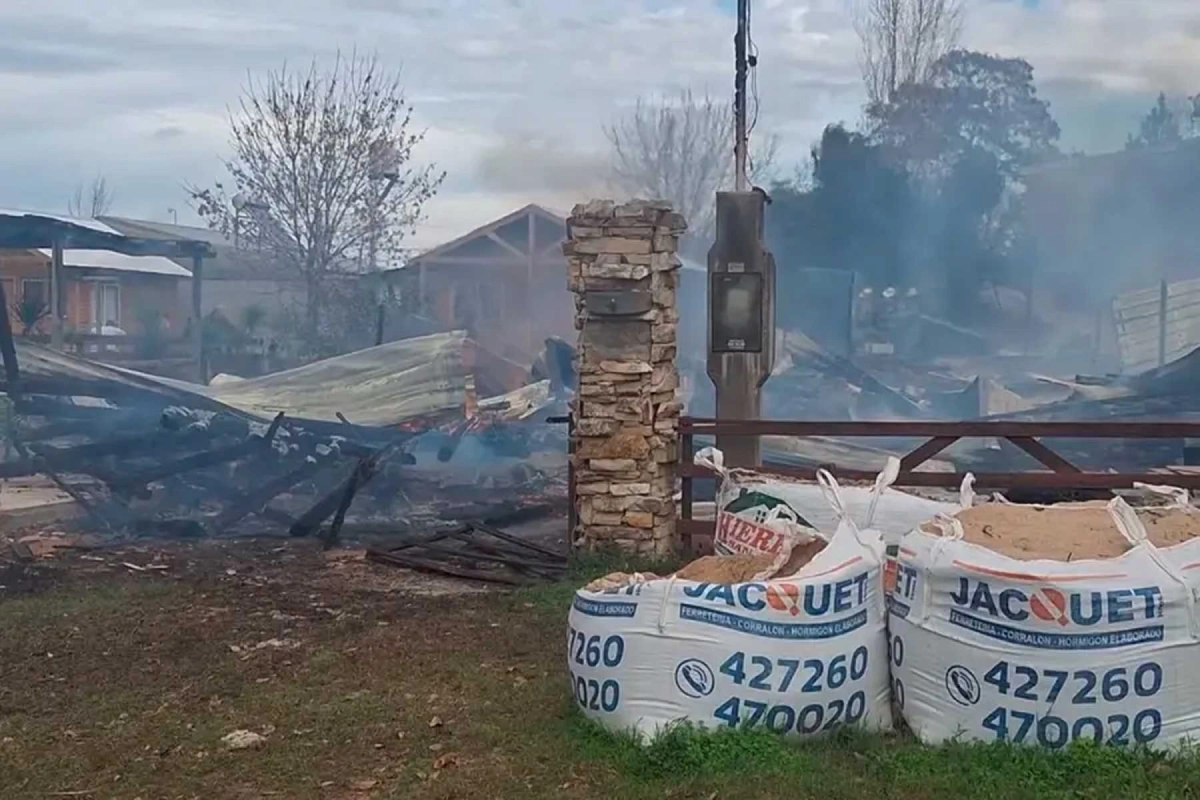 Seis caba&ntilde;as fueron destruidas por las llamas.