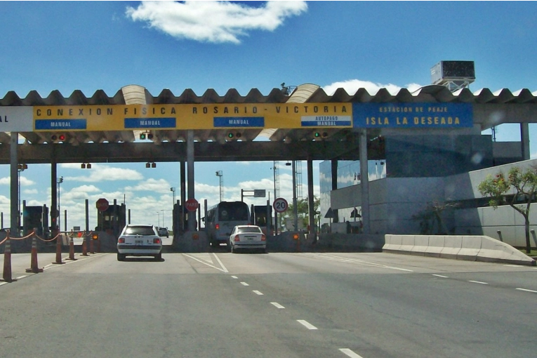 AUMENTO DEL 385%: un auto pasará de pagar $1.043 a $5.061 en uno de los peajes de Entre Ríos