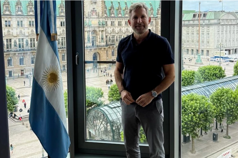 Frigerio visitó el puerto de Hamburgo y desde allí destacó el potencial de los muelles entrerrianos
