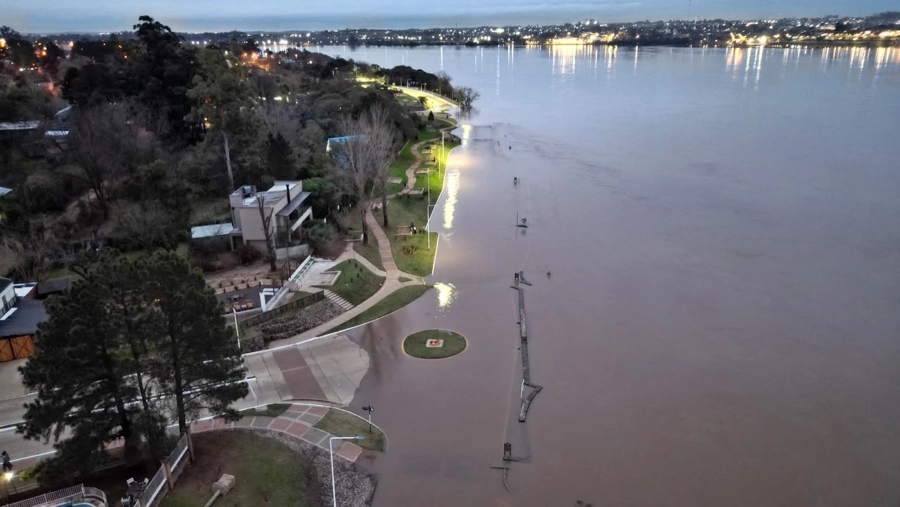 La rotonda en la intersecci&oacute;n de avenida San Lorenzo y el r&iacute;o Uruguay