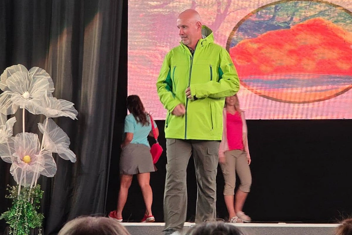 Briglia, sobre la pasarella del desfile realizado en el Centro de Convenciones.