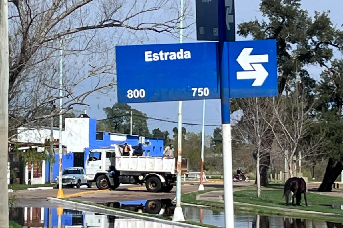 Primeros evacuados, cerca del Arroyo Manzores.