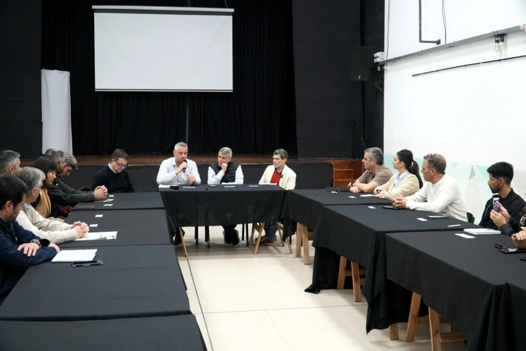 Colón propuso una campaña provincial para fortalecer la temporada turística ante el impacto de El Niño