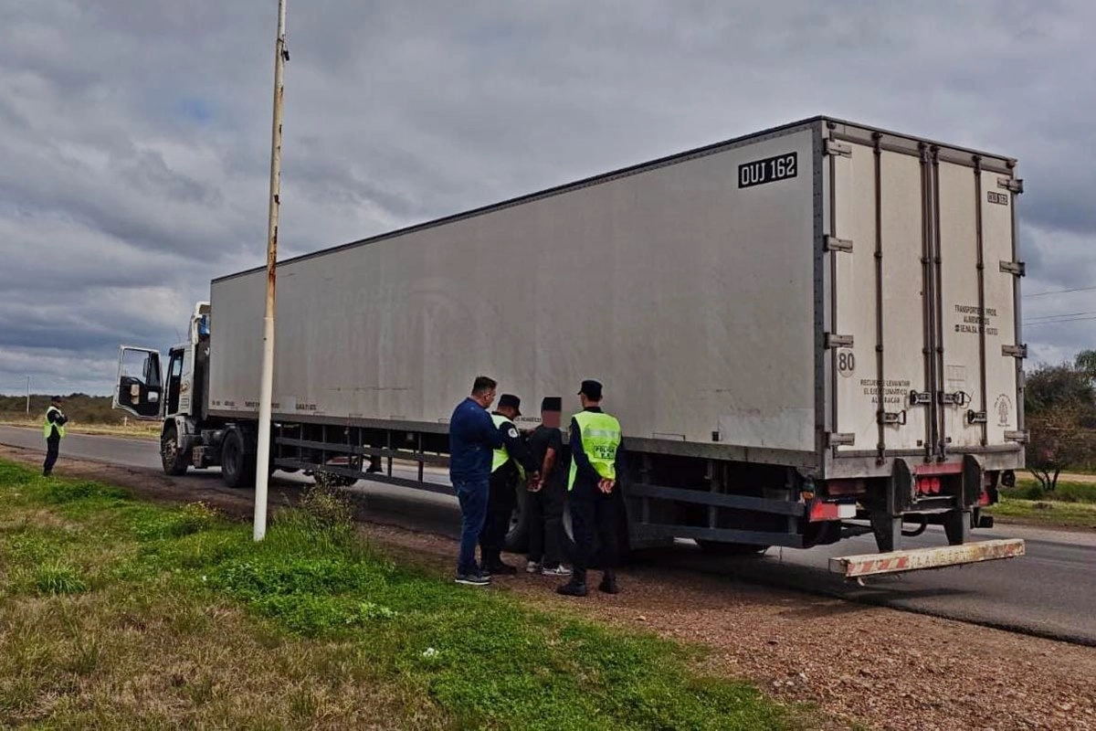 El camionero al momento de ser detenido en la Ruta 14