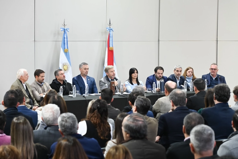 Frigerio reivindicó las reformas de su gobierno y pidió a los funcionarios defender el rumbo de la gestión