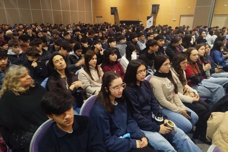 Jornada de prevención del Ciberbullyng y Consumos Digitales en el Centro de Convenciones