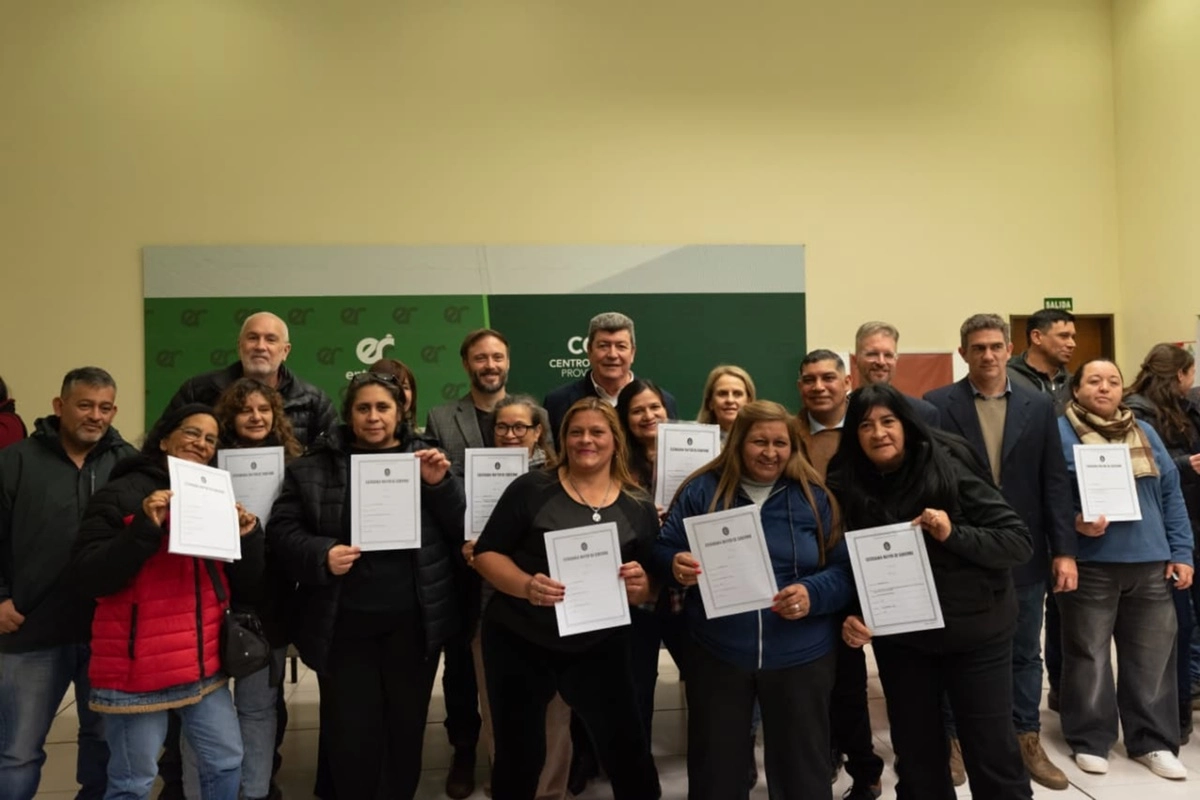 Azcu&eacute; se&ntilde;al&oacute; que esto les da a las familias &ldquo;tranquilidad, pero tambi&eacute;n la posibilidad de crecer&rdquo;.