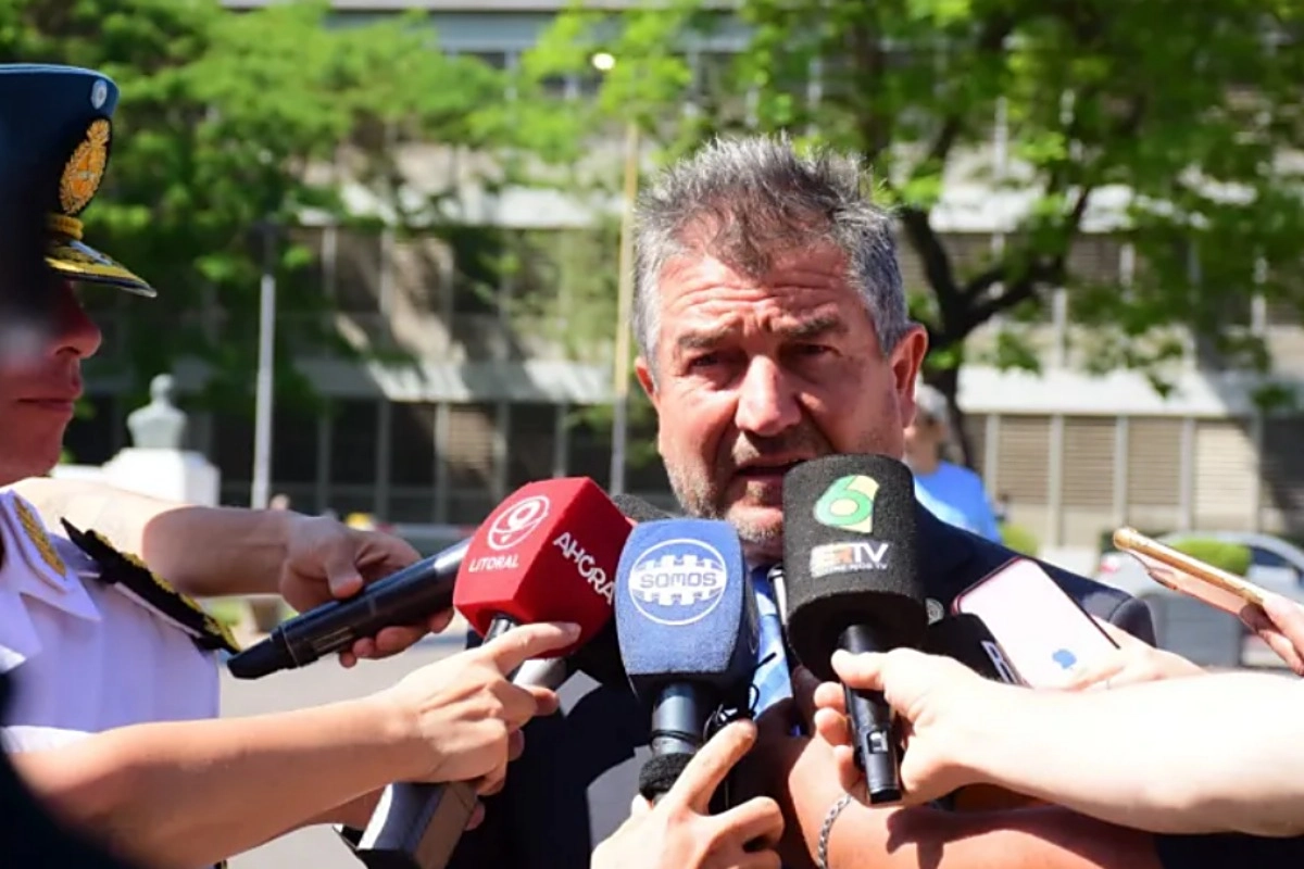 N&eacute;stor Roncaglia en la rueda de prensa con medios de Paran&aacute;