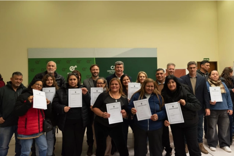 Cerca de 80 familias del departamento Concordia recibieron las escrituras de sus viviendas