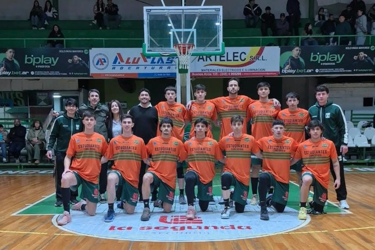 Estudiantes formando