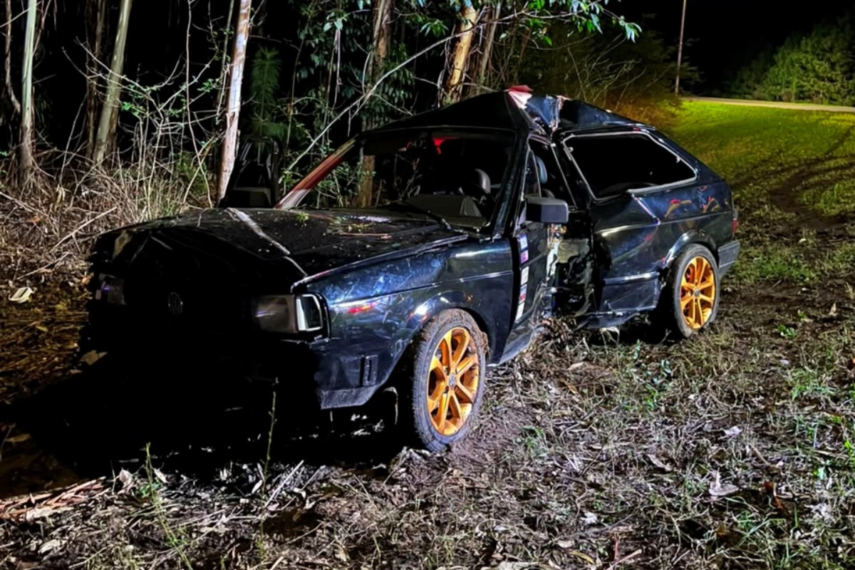 El autom&oacute;vil termin&oacute; con destrozos en toda su carrocer&iacute;a.