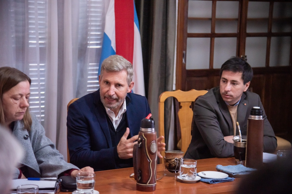 La mesa estar&aacute; conformada por la empresa.