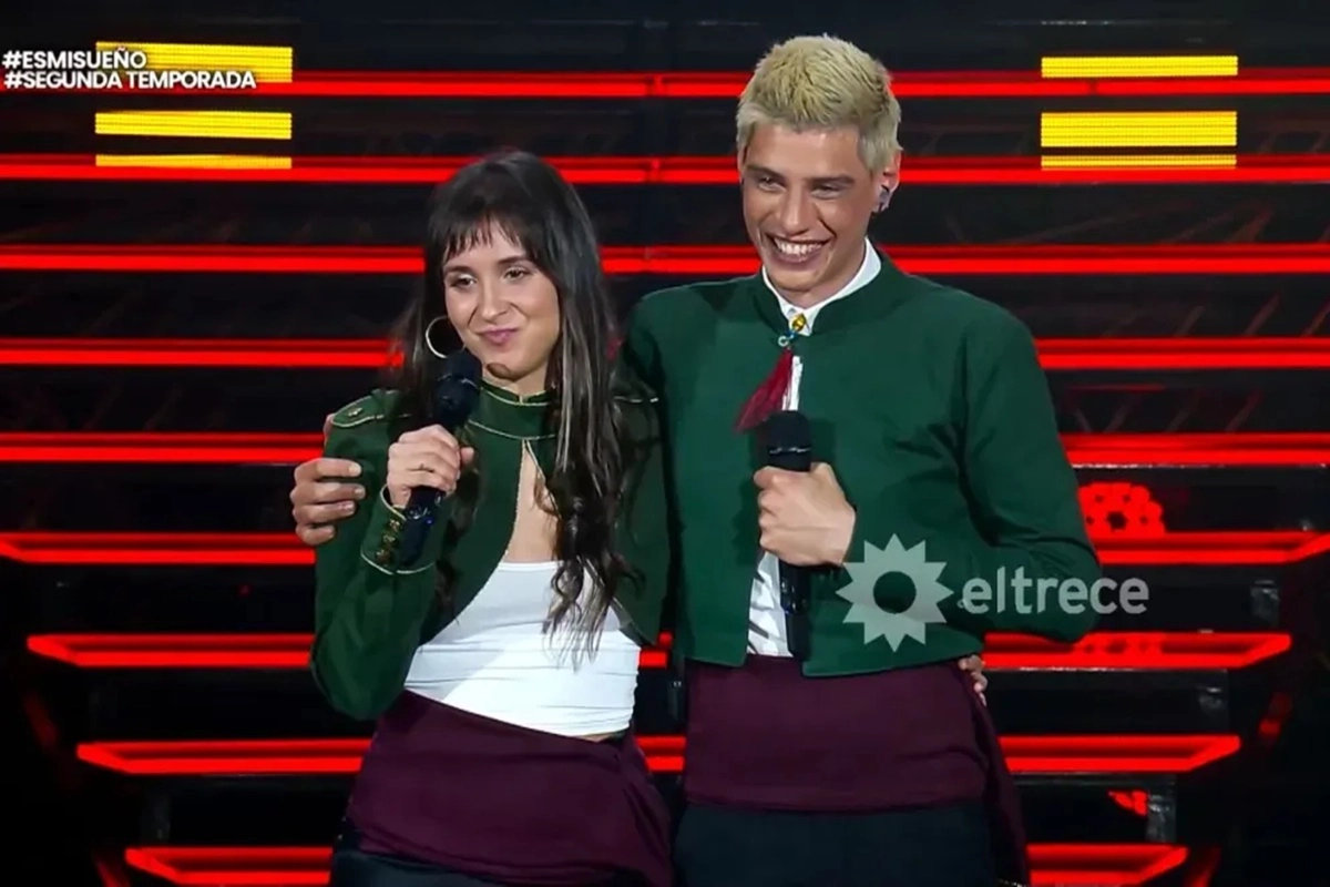 Detona y Macchi interpretaron "Sabor a m&iacute;", una canci&oacute;n popularizada por Luis Miguel.