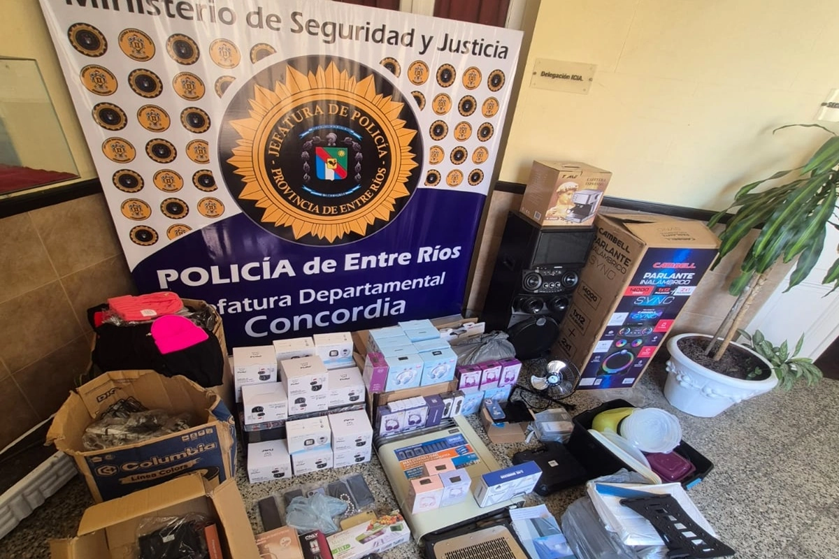 La mercader&iacute;a era retirada por fleteros y trasladada a domicilios de terceros.