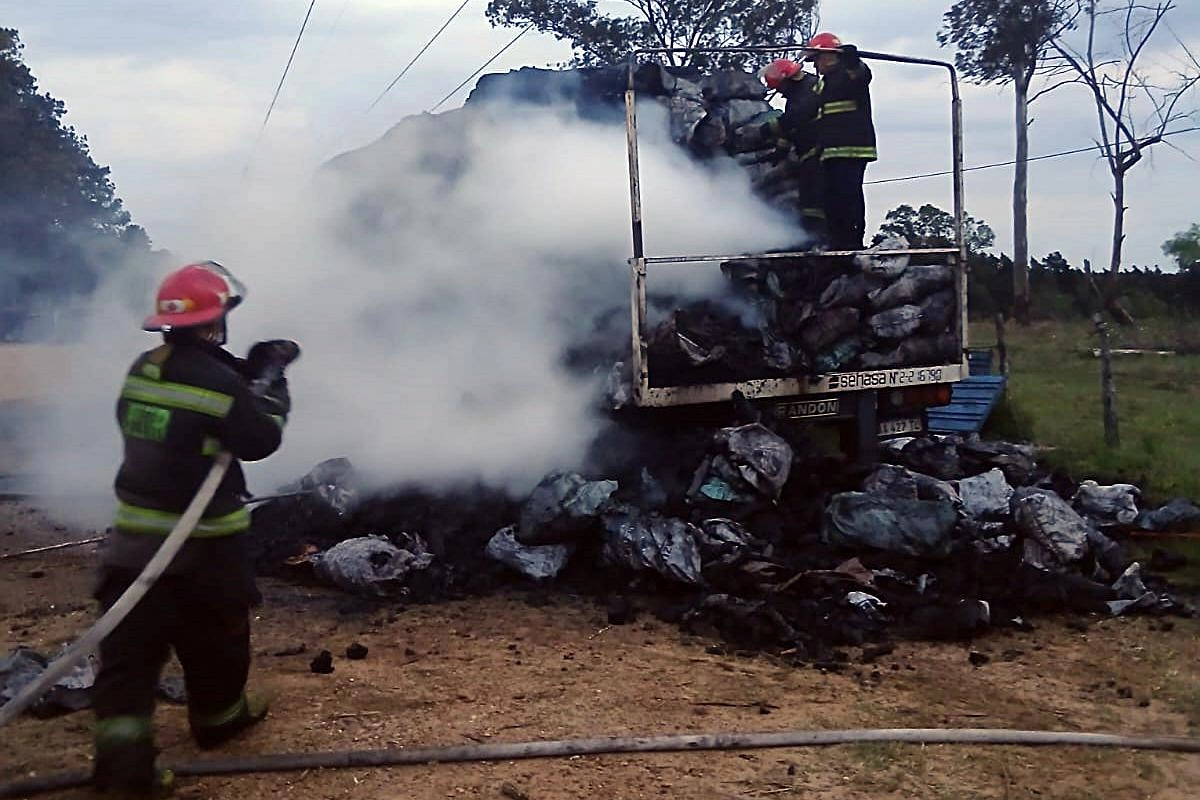 El incendio se dio en la madrugada de este domingo.