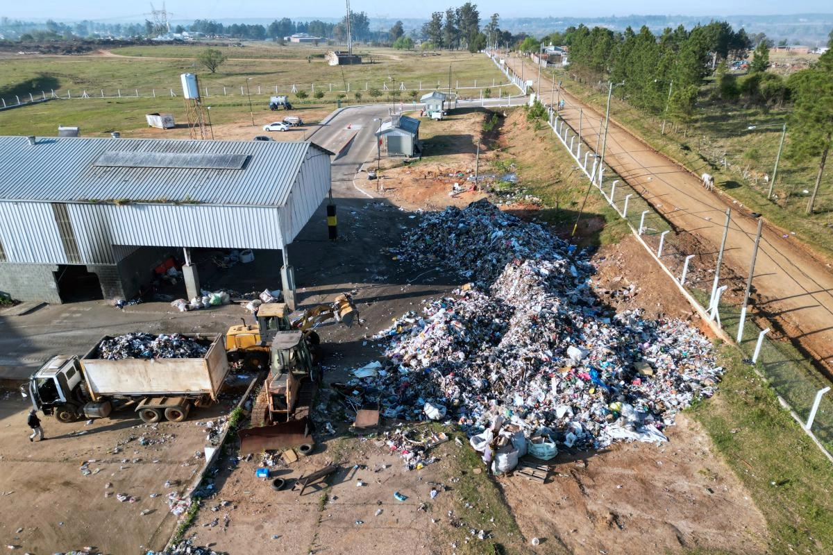 Contin&uacute;an los problemas en la planta de reciclaje.