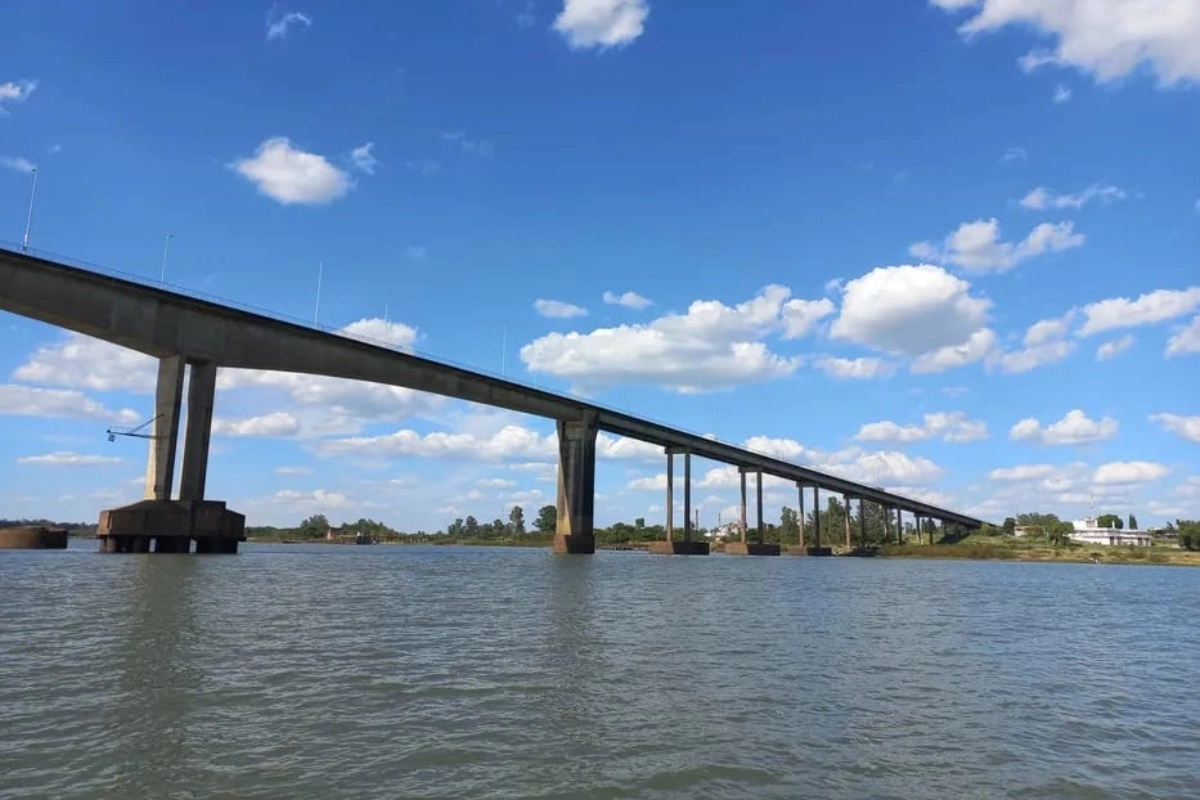 Puente Internacional Artigas, paso obligado para quienes se trasladen desde el lado argentino.