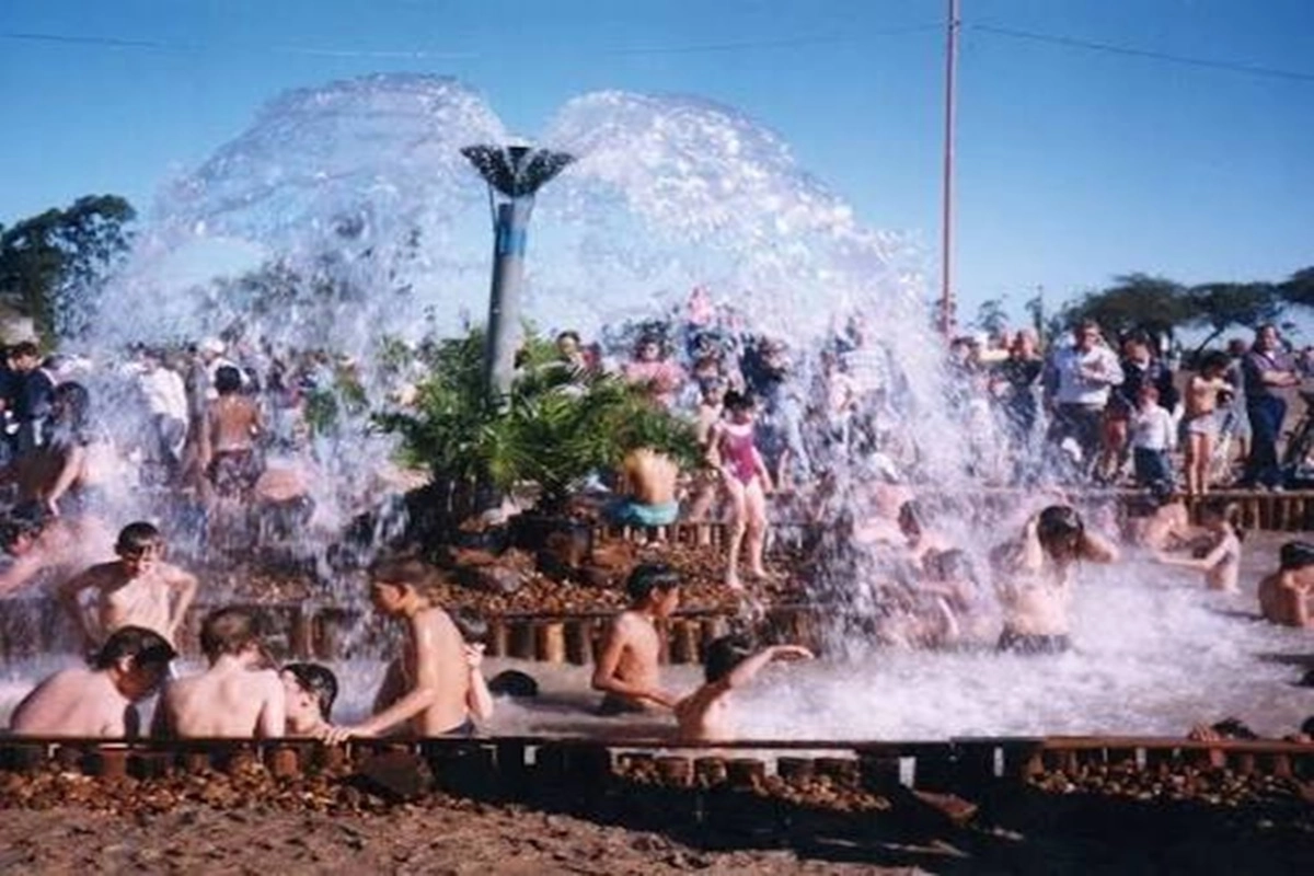 El agua apareci&oacute; desde 811 metros de profundidad en agosto de 2000.
