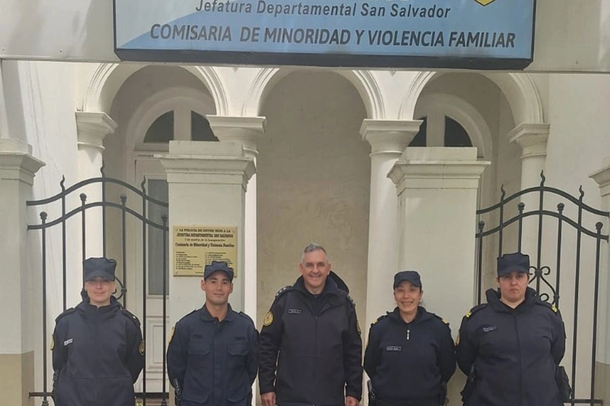 El menor recibi&oacute; asistencia y ropa limpia durante el operativo.