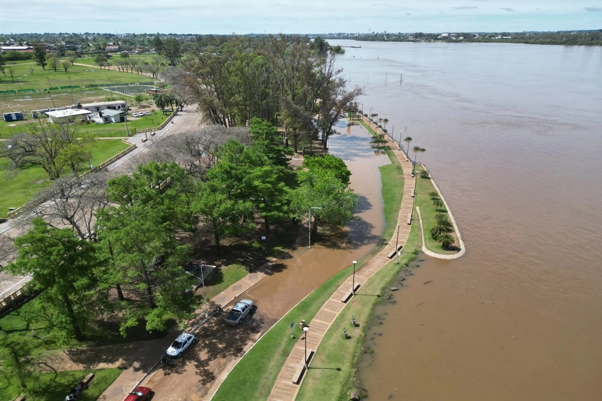 En la tarde del domingo el r&iacute;o se ubica en los 9,30 metros frente al puerto de Concordia.