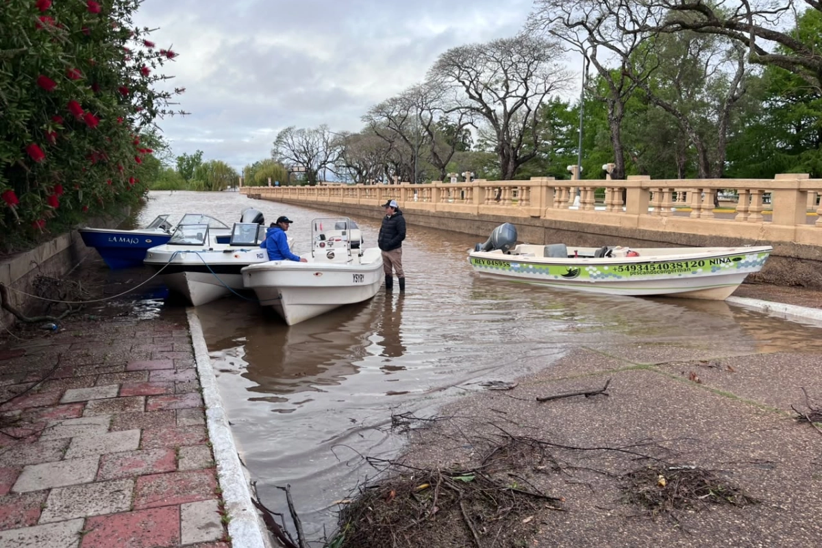Los pescadores se preparaban para comenzar sus actividades.