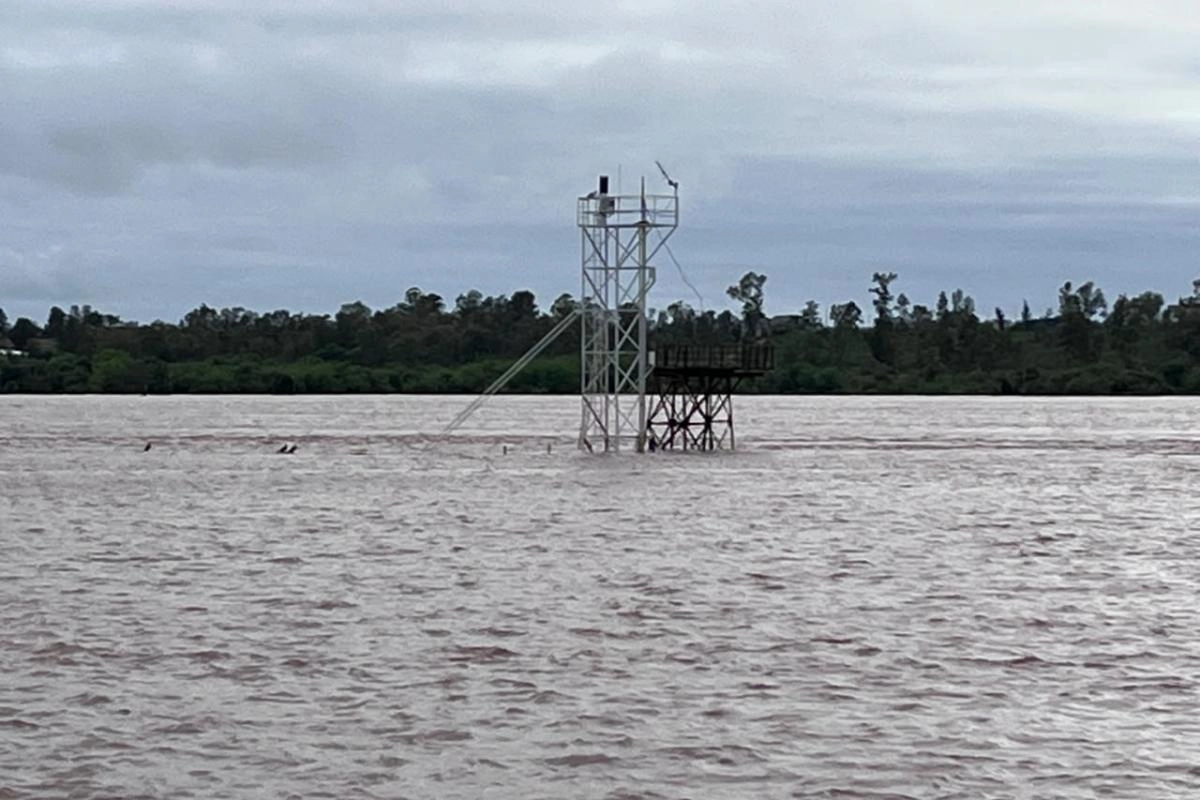 El r&iacute;o contin&uacute;a avanzando en las costas de Concordia