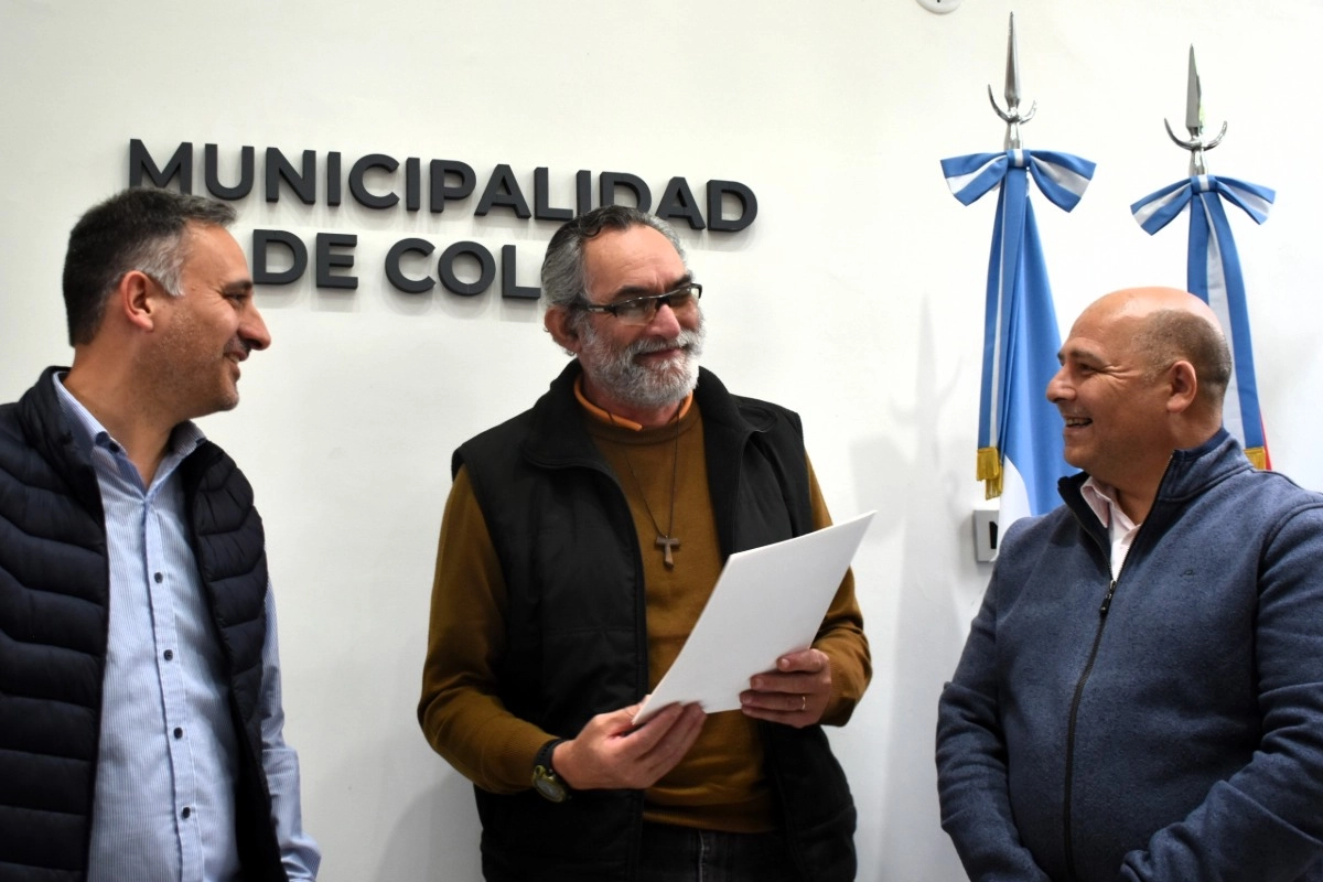 Entrega de reconocimiento a proyecto culturales de Col&oacute;n.