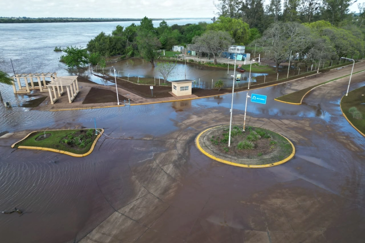 El agua cede, en la Costaneral local.