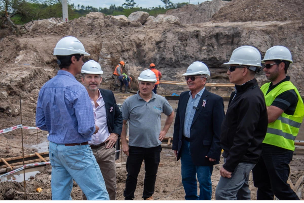 Tambi&eacute;n recorri&oacute; los trabajos de la alcantarilla en el acceso a Colonia La Argentina.