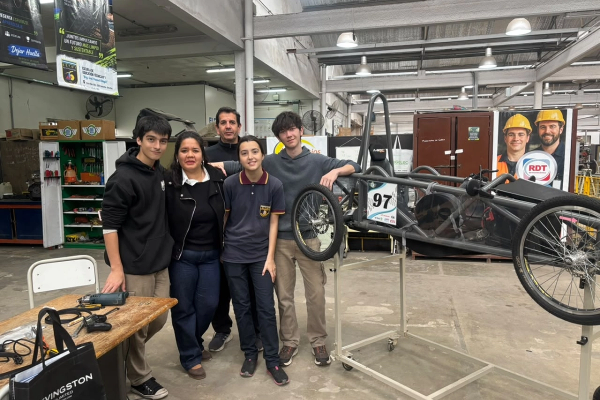 El equipo se prepara para competir en noviembre.