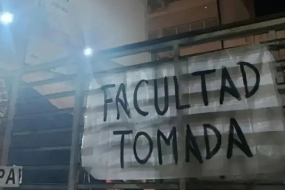 Estudiantes tomaron la facultad.