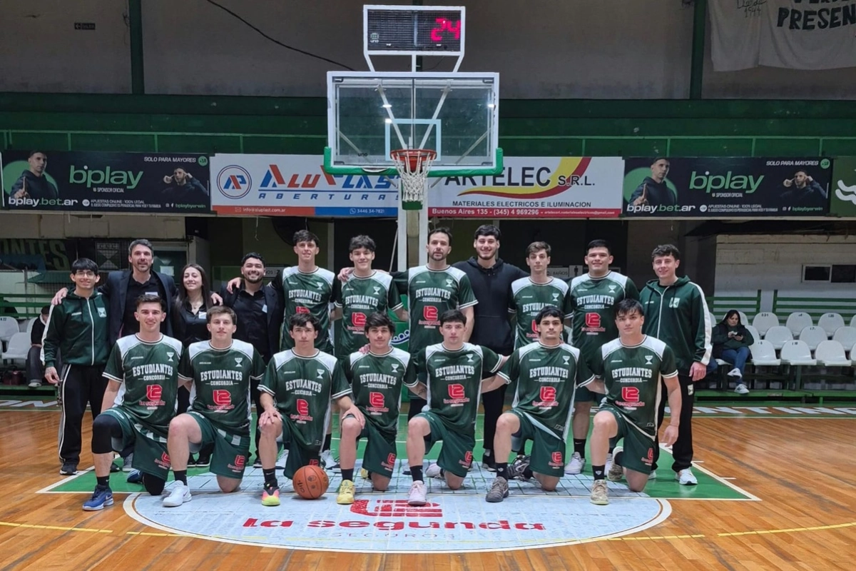 Estudiantes formando