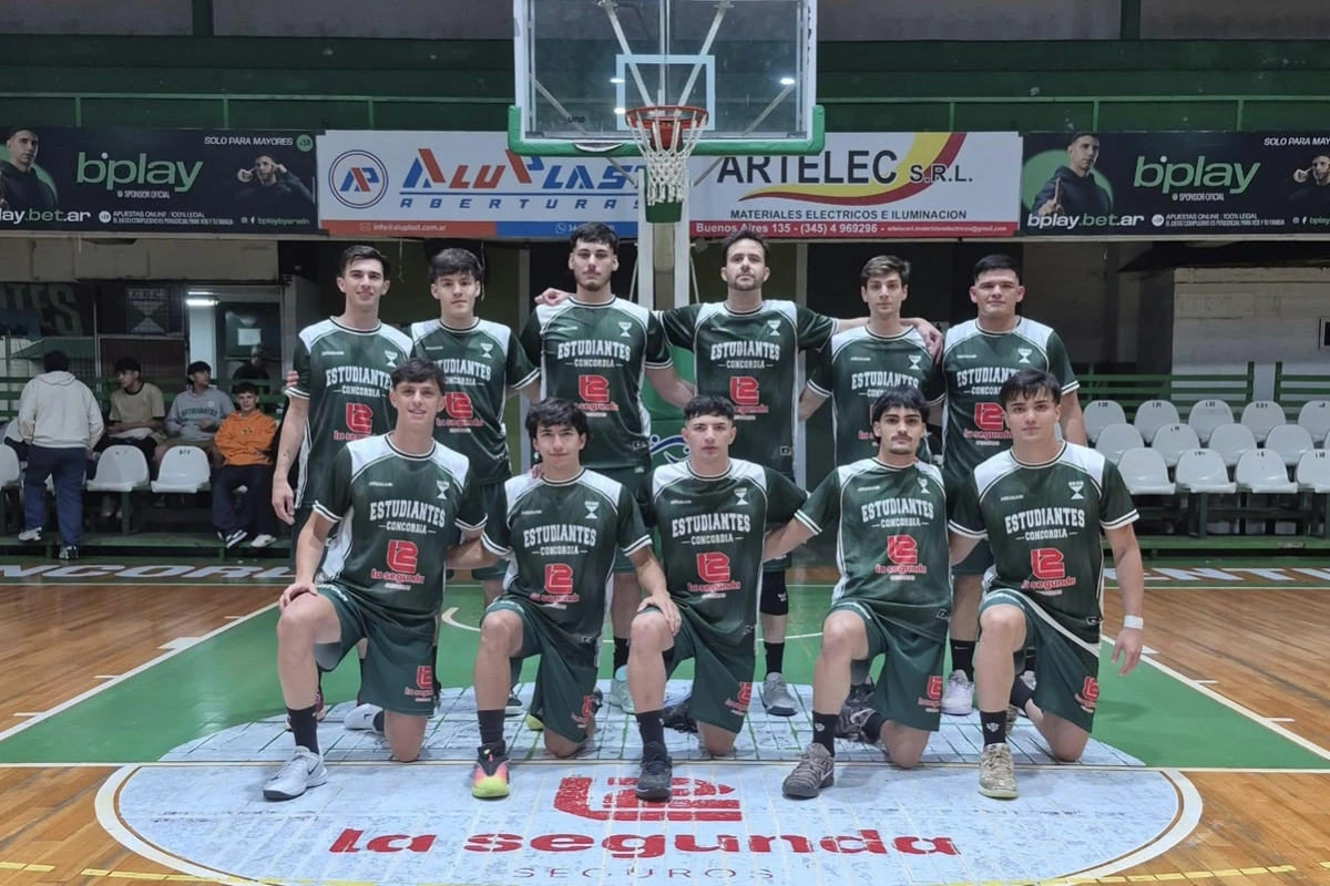 Estudiantes formando vs. San Jos&eacute;