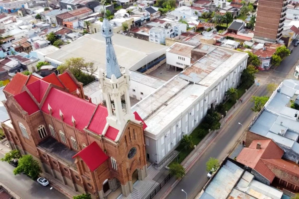 Parroquia y Colegio Capuchinos en Concordia.